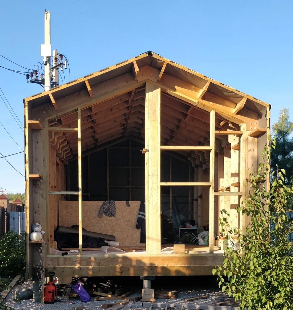 Продолжаем работать над гостевым домиком на коннекторах FINHA W200