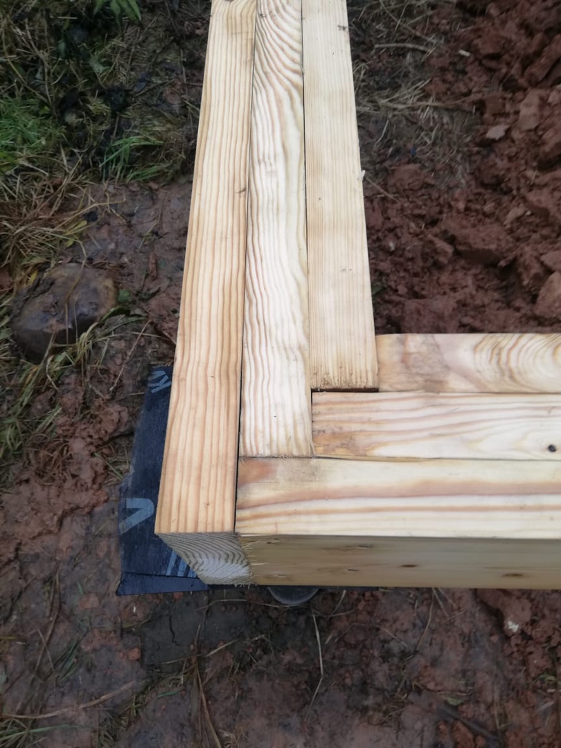 Начали строить дом, смонтировали сваи для дома 14,5х6 м