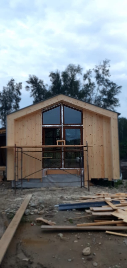 Тем временем на другом конце России питерские ребята из "КНТРС" и иркутские мастера из "Подрядчика" закачивают проект застройки "FINHA"