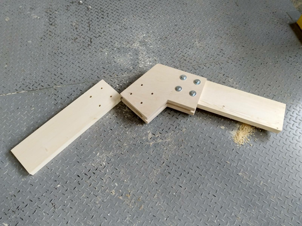 Патентованные коннекторы FINHA для двухсотой доски